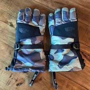 Men’s North Face Insulated Goretex Gloves camo green NWOT